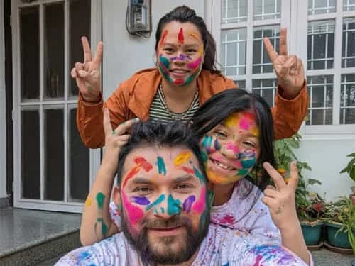 Family-holi-festival-nepal