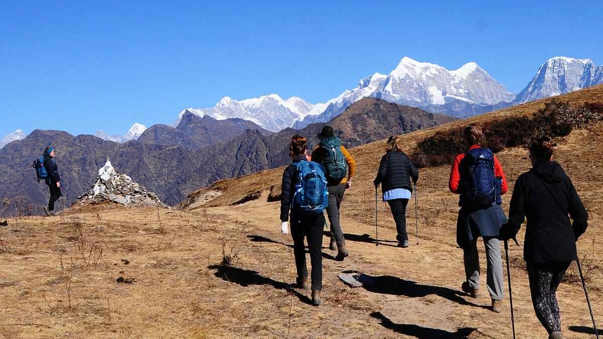 Trekkers heading towards Pikey Peak