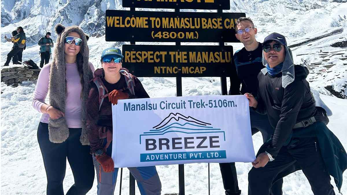 Breeze Adventure team with trekkers