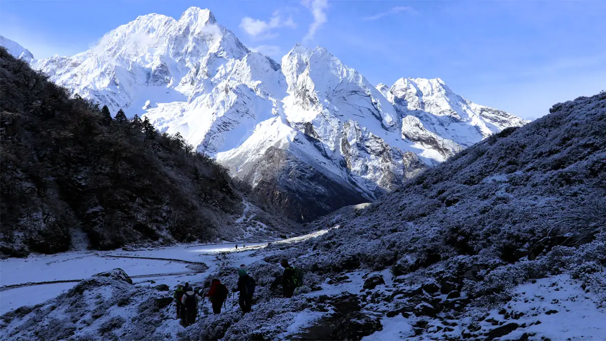 manaslu-circuit-trek-in april