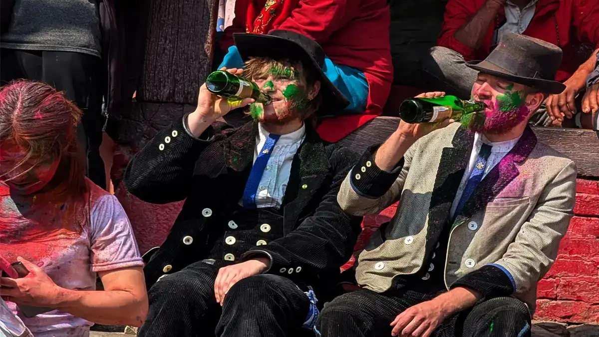 foreigners-holi-in-kathmandu