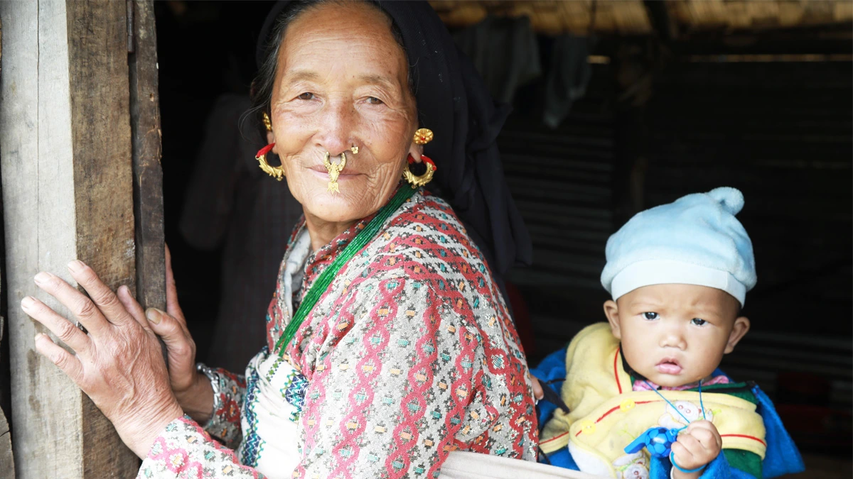 Local people in Khambachen Route