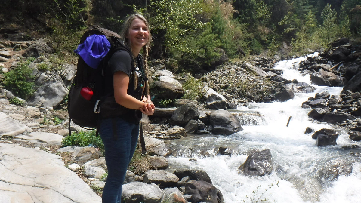 Tourist enjoying Nar Phu Trekking 