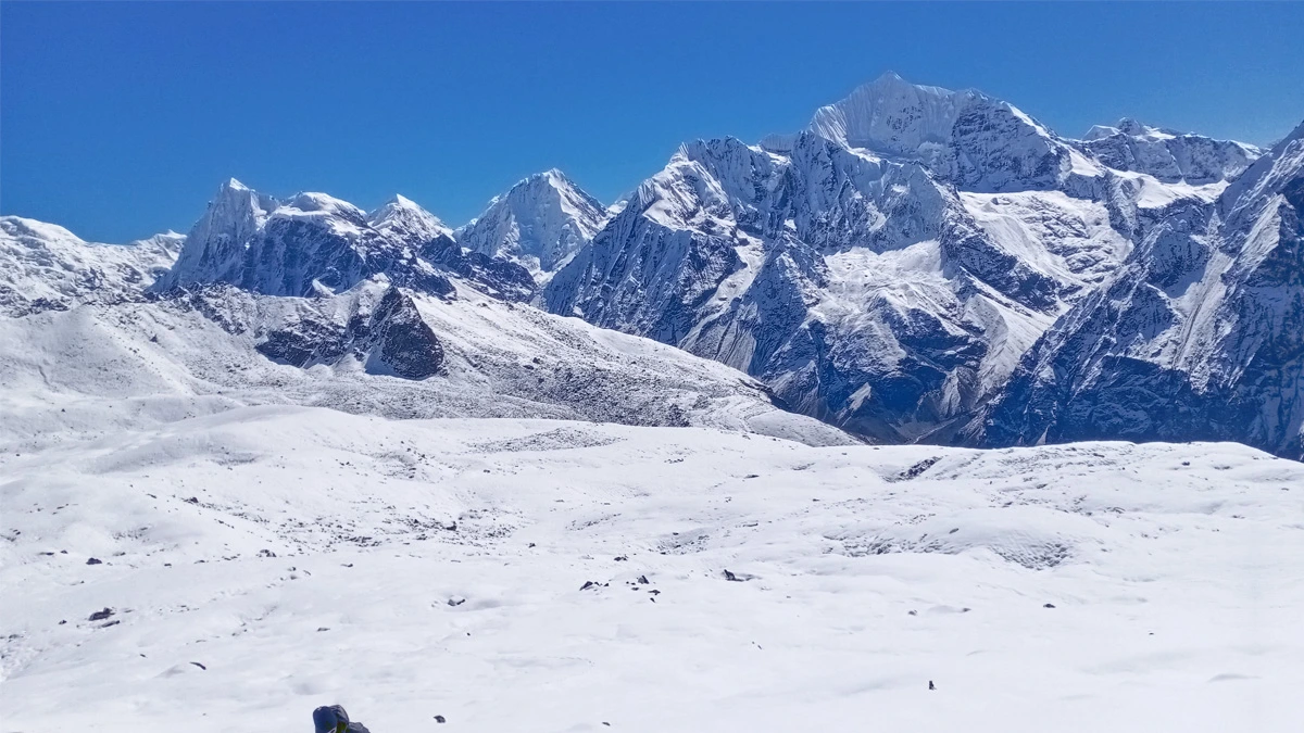 Clear view in Tserko Ri Peak during Autumn season