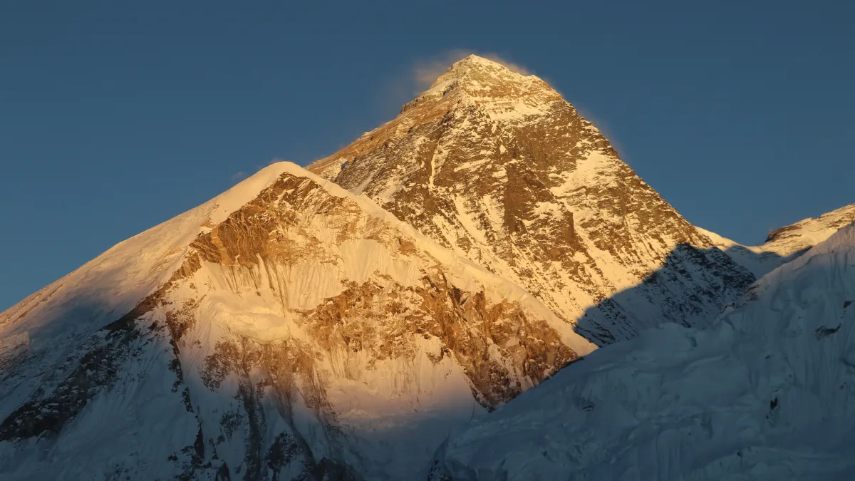 Sunrise in Mount Everest