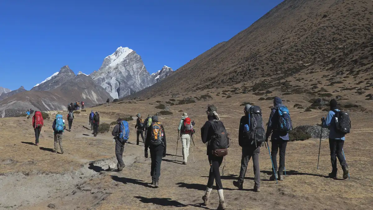 Dry, dusty high-altitude terrain that irritates trekkers' airways