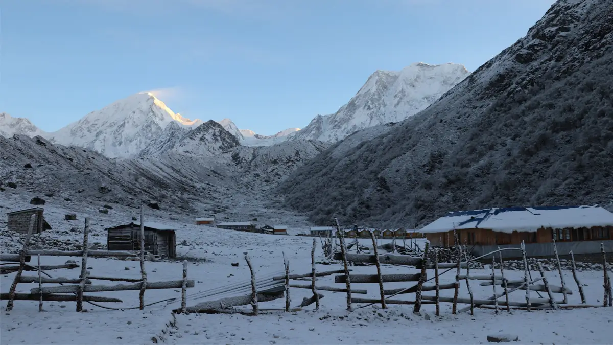nepal-village-snow