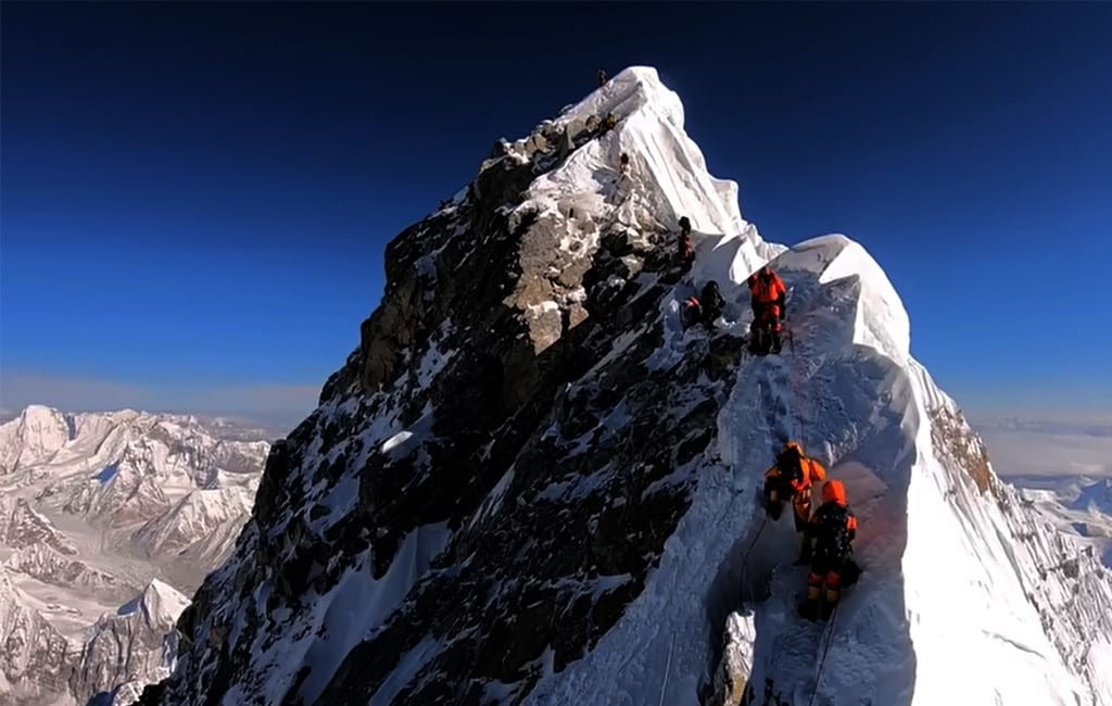 Sary Step Hilary Step Everest : Why is the Hillary Step so dangerous?